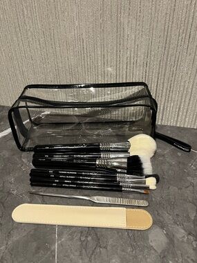 Set of Sigma brushes + MAC makeup bag